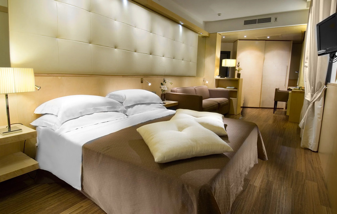 media.Slide-Camera-Comfort-Familiare-no-vista-mare_1Hotel-Sarti-Riccione