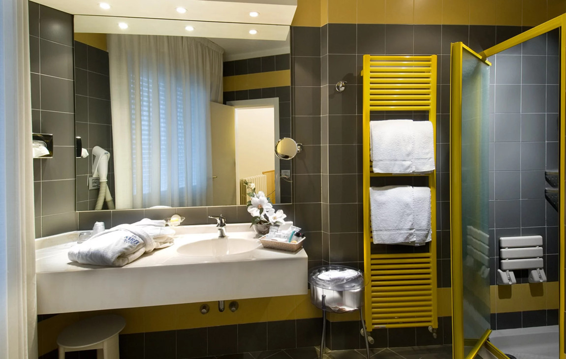 media.Slide-Camera-Comfort-Familiare-no-vista-mare_3Hotel-Sarti-Riccione