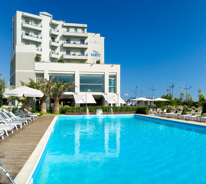 media.Slide-Piscina_1Hotel-Sarti-Riccione
