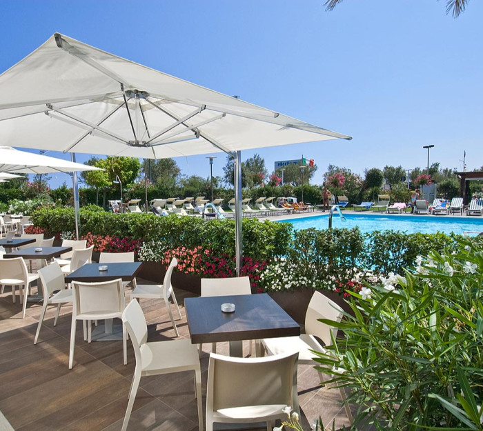 media.piscina colazione2