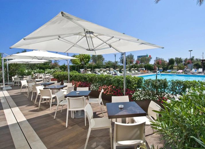 media.piscina colazione2