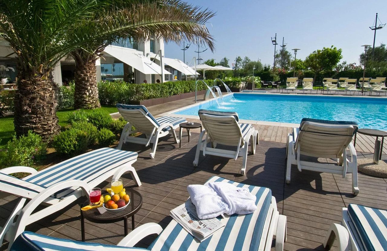 media.Gallery-Piscina_2Hotel-Sarti-Riccione