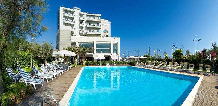 Hotel 4 Stelle A Riccione Con Piscina Sul Mare